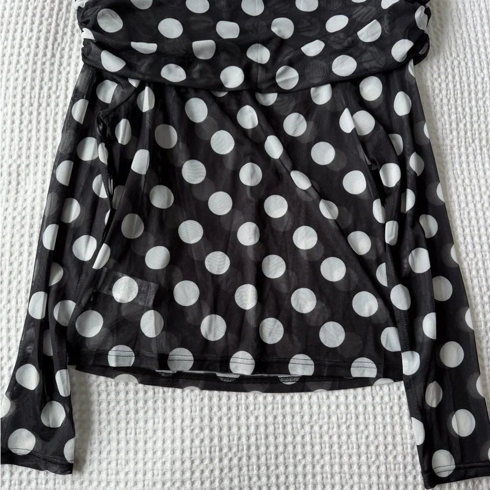Off-Shoulder Black and White Polka Dot Long-Sleeve Top - Picture 5 of 5